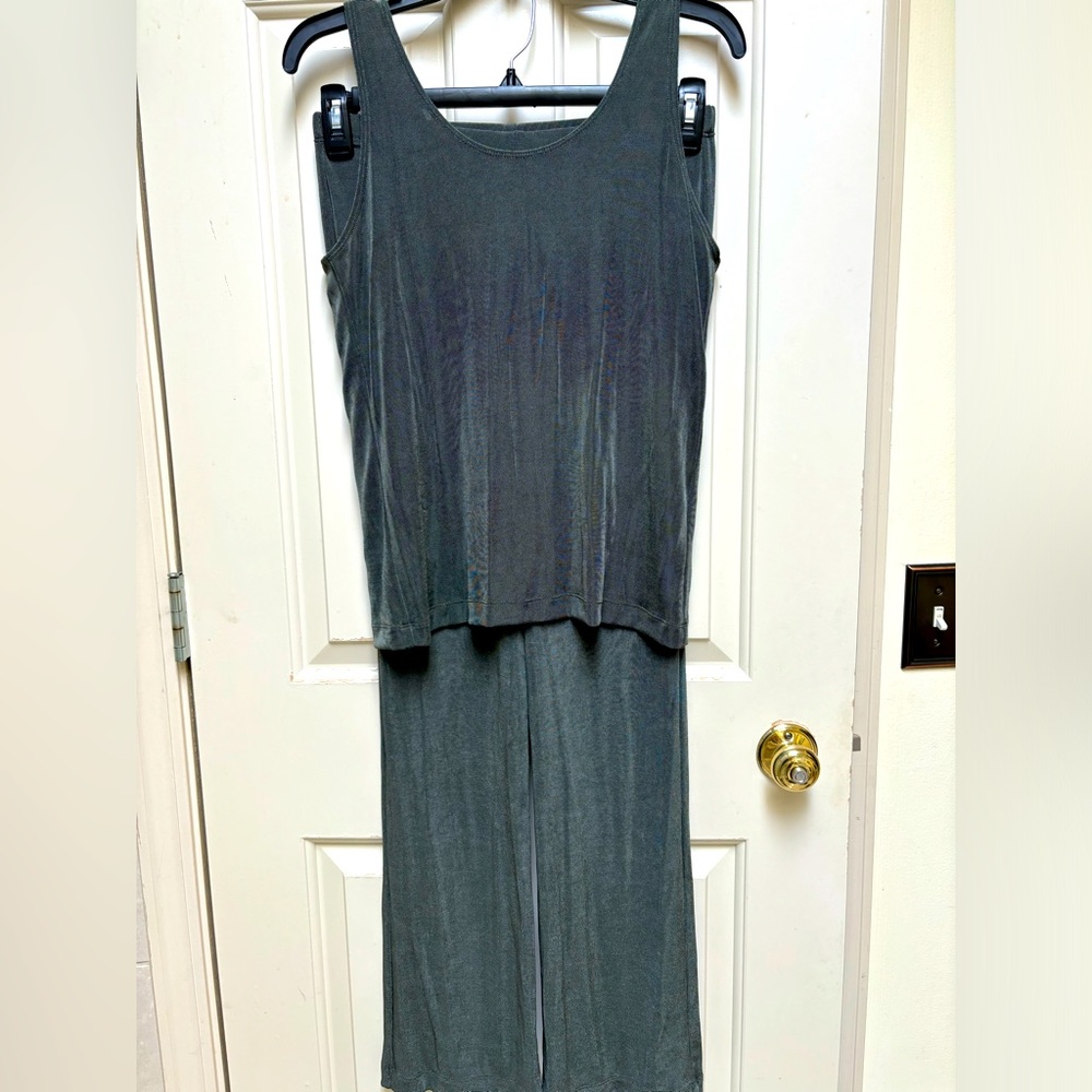 Like New! Women’s Chico’s Jumpsuit. Color Green - Picture 1 of 10